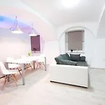 The Maze Apartment