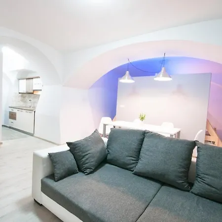 The Maze Apartment
