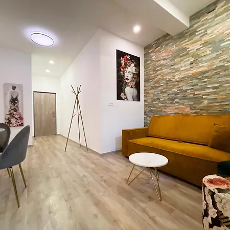The Maze Apartment *
