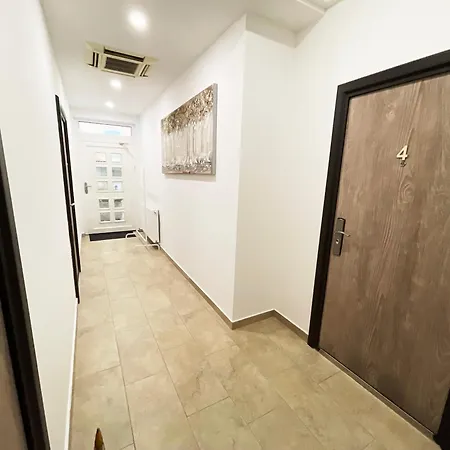 The Maze Apartment