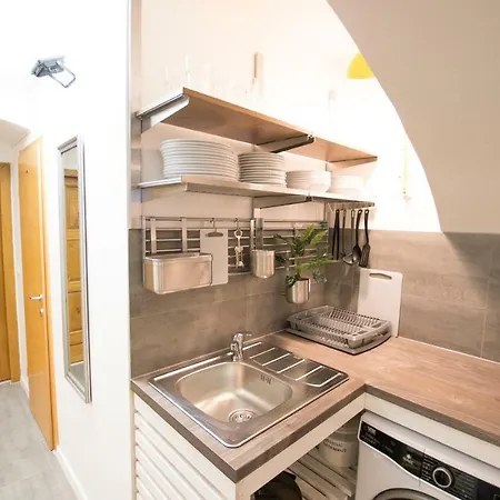 The Maze Apartment *